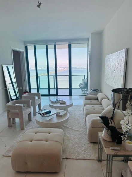 Foto del edificio - 480 NE 31st St