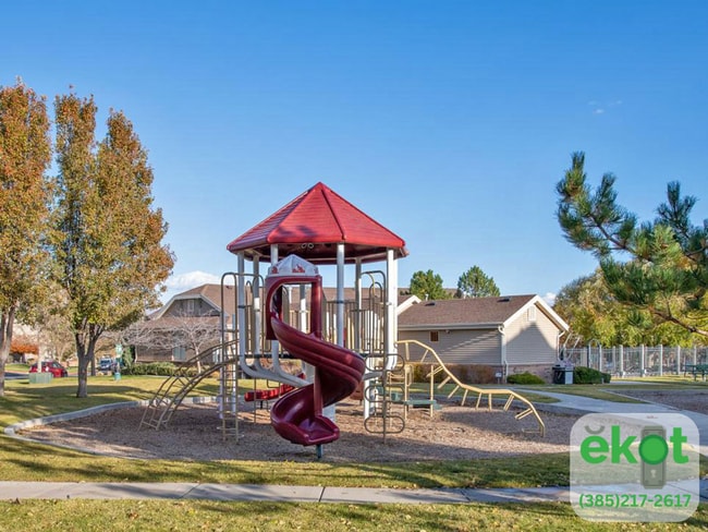 Foto del edificio - 8176 N Cedar Springs Rd