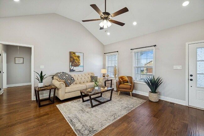 Foto del edificio - Quiet cut-de-sac living with country views!