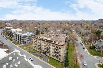 Building Photo - 5761 Ch De La Côte-Saint-Luc