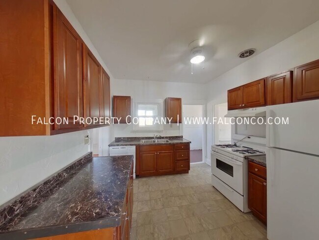 Building Photo - Charming Home near Downtown - Approved App...
