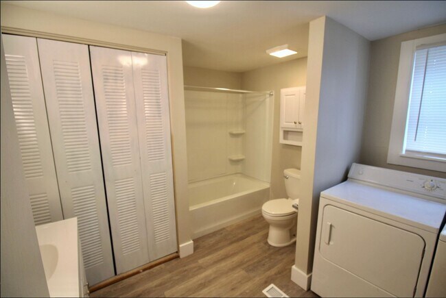 Foto del edificio - 2 Bed / 1 Bath Single-Family Home – N. Gaines Township