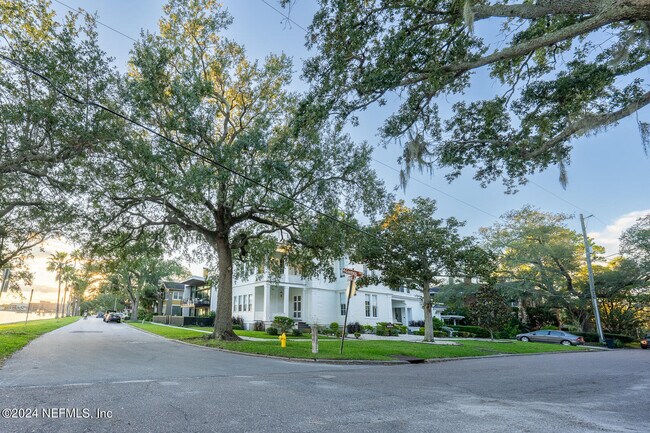 Foto del edificio - 1808 Goodwin St