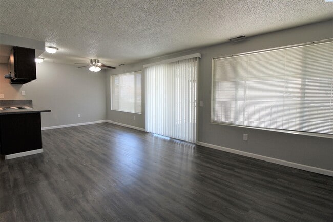 Foto del edificio - 2 Bed/1 Bath Central Kennewick Apartment