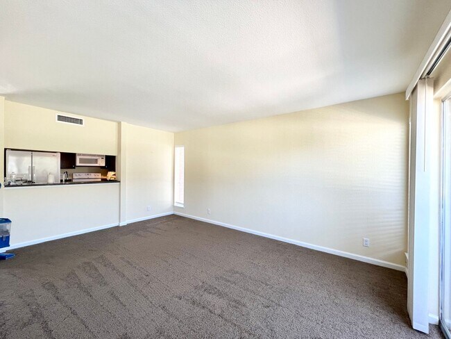 Foto del edificio - COMING SOON !!! CHARMING 1BD/1BA CONDO IN ...