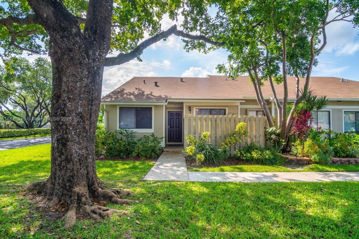 Primary Photo - 3588 NW 111th Ave