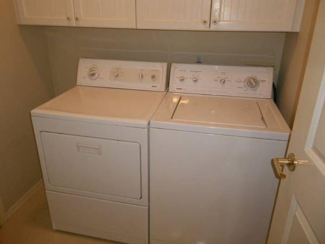 Building Photo - 923 Aaron Dr