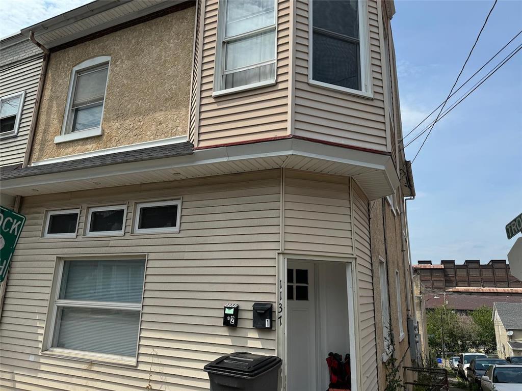 Primary Photo - 1137 E 3rd St