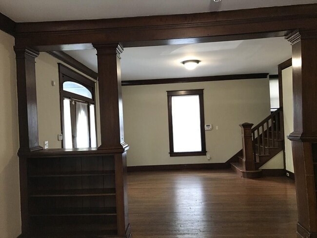 Building Photo - 125 N Evergreen St