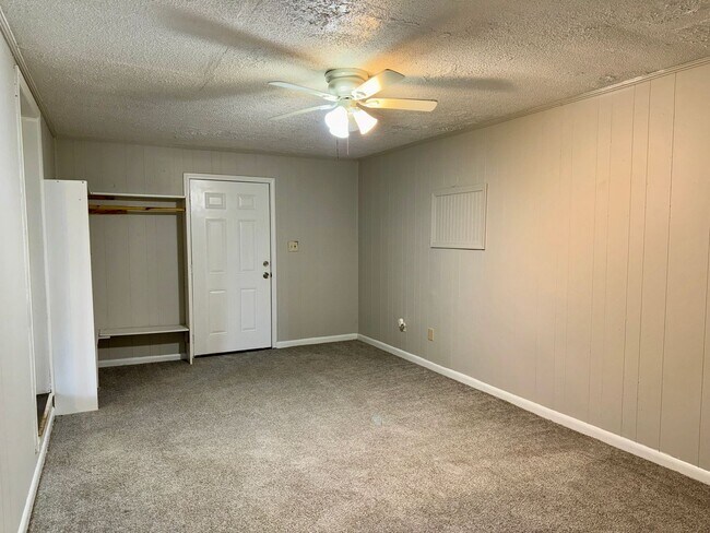 Foto del edificio - Cute 3 Bed/1.5 Bath Ranch on Quiet Cul-de Sac