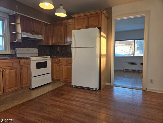 Foto del edificio - 75 Newby Ave