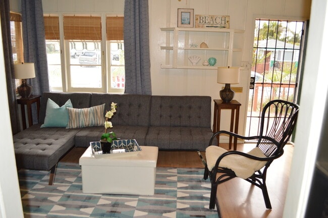 Foto del edificio - Ocean Beach Bungalow! Garage! Laundry! Fenced Yard! PET FRIENDLY!