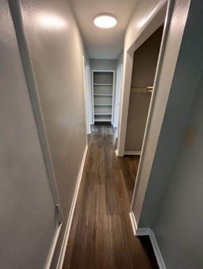 Building Photo - 3 Bed/1 Bath Home