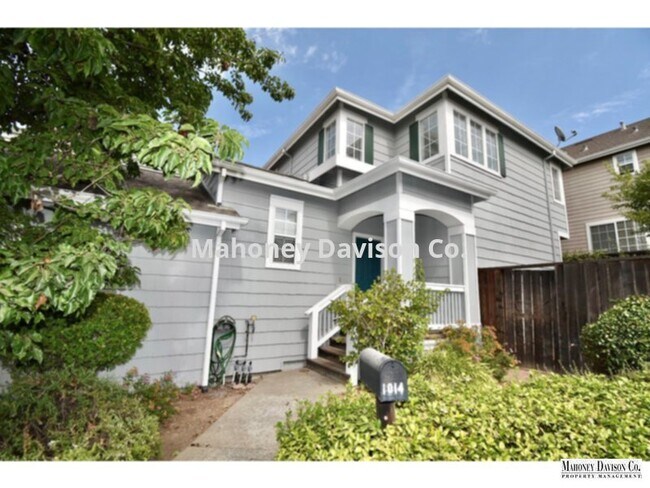 Foto del edificio - 3 bdrm/3 baths, 1220 sf, 2-car gar, cherry...