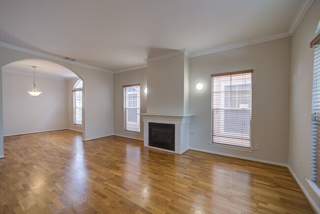 Building Photo - 2405 North Blvd