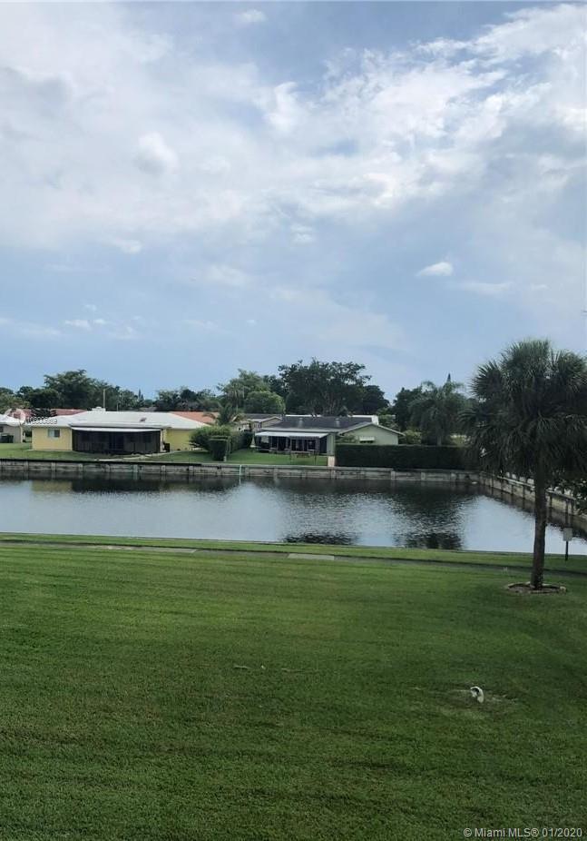 Foto del edificio - 9090 Lime Bay Blvd