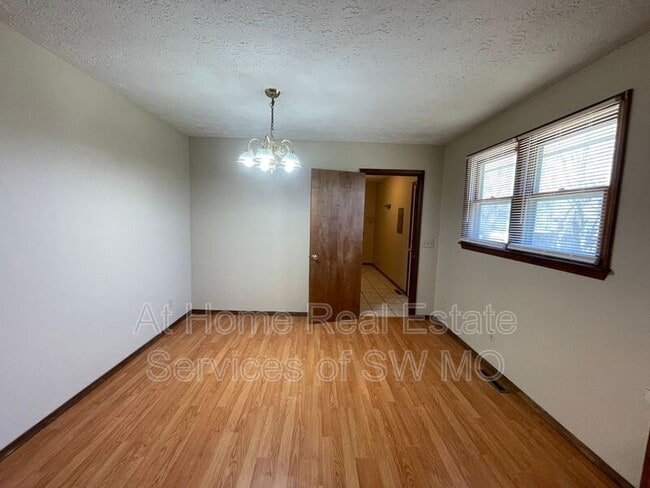 Foto del edificio - 118 S Cottonwood Ave