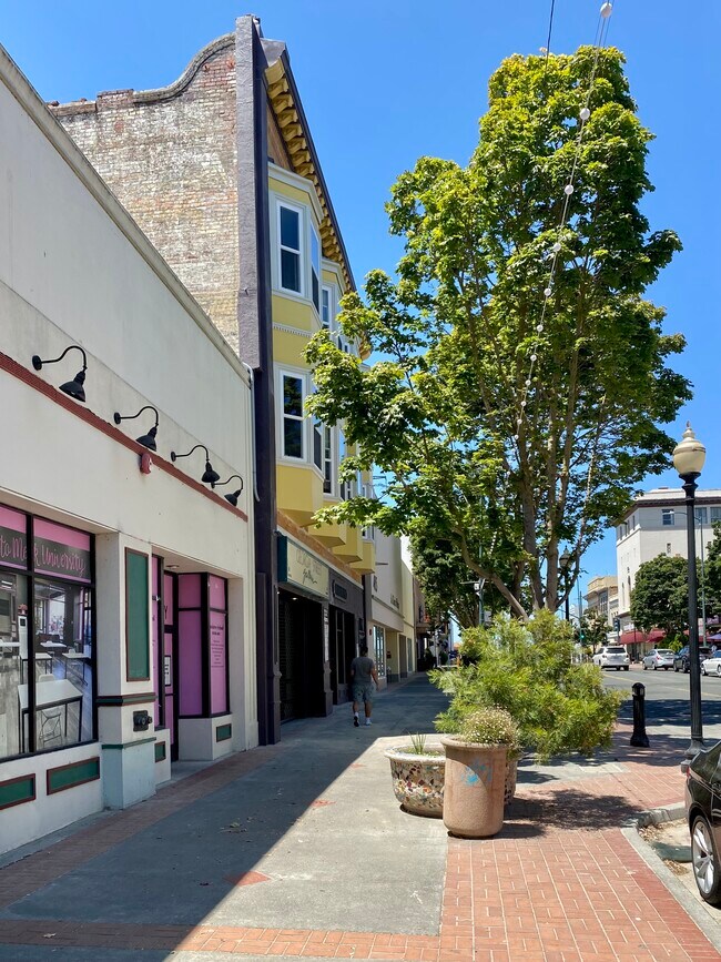 Building Photo - 419 Georgia St