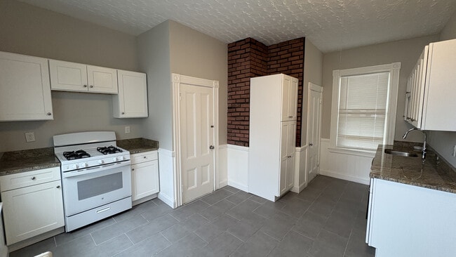 Building Photo - 43 Dartmouth St