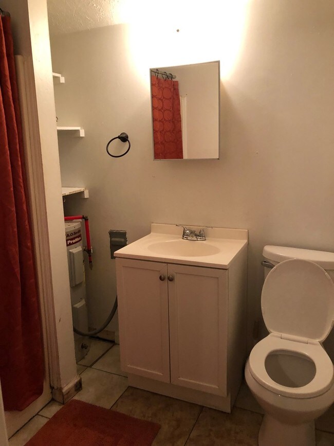 Building Photo - Cozy One Room Studio Apartment in Marietta!