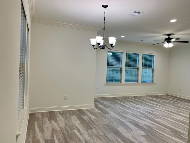 Building Photo - 3BD/2.5BA Townhome in Cottages at Universi...