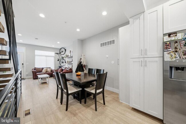 Building Photo - 1728 Ingersoll St