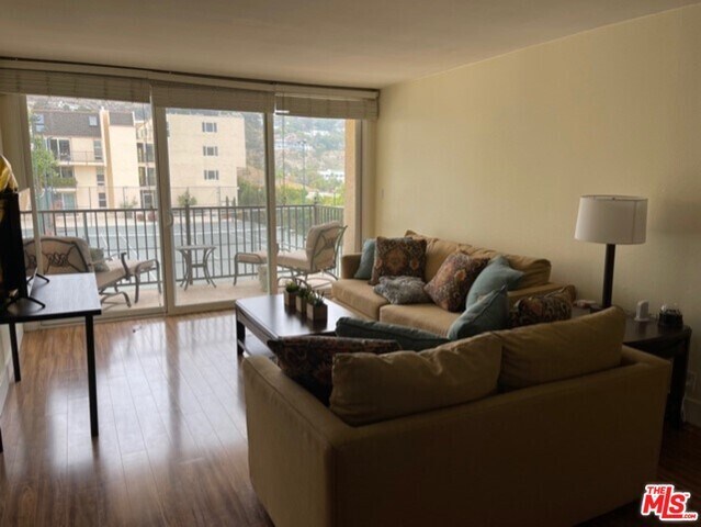 Foto principal - 23901 Civic Center Way