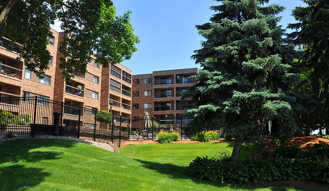 Building Photo - The Plaza