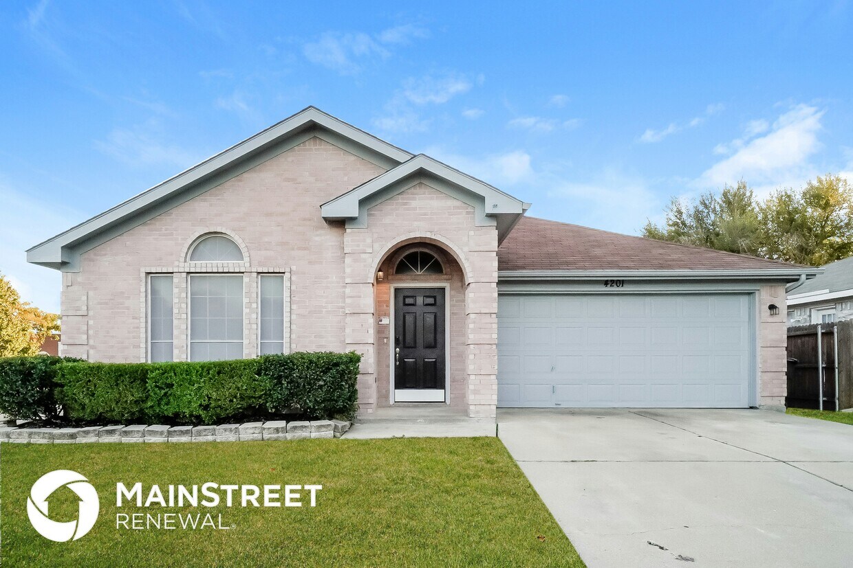 Primary Photo - 4201 S Coral Springs Dr