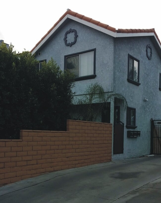 Foto del edificio - 6407 Gentry Ave
