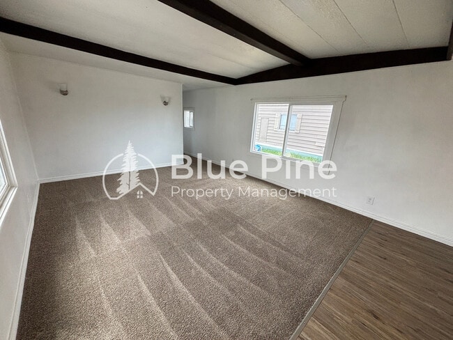 Building Photo - 540 US-26