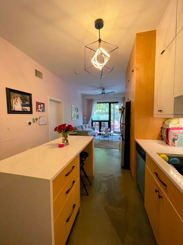 Foto principal - 889 Date St