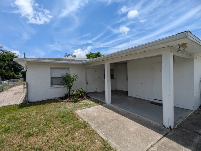 Building Photo - 2808 52nd ave dr w