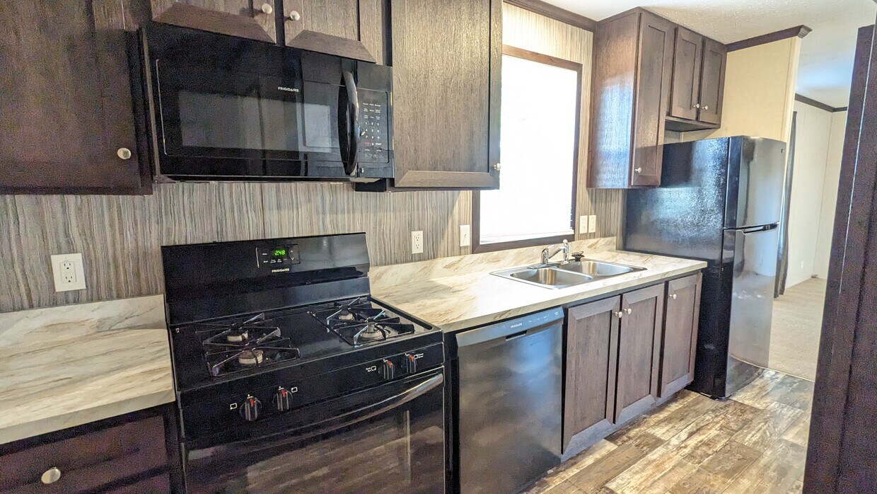 Foto principal - 46000 Geddes Rd