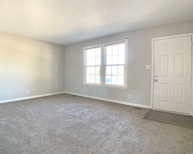 Building Photo - 102 Nuthatch Cir