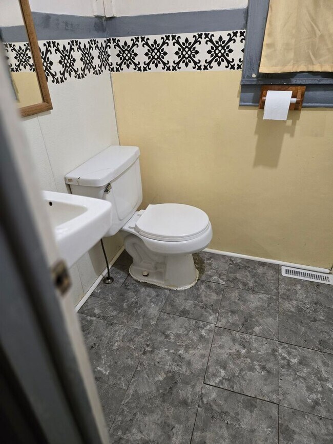 Foto del edificio - 311 E Maple St