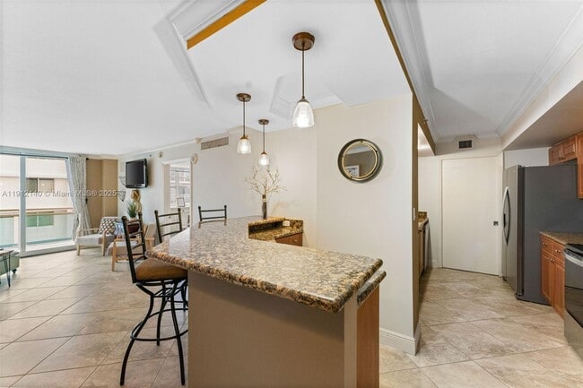 Foto del edificio - 6917 Collins Ave