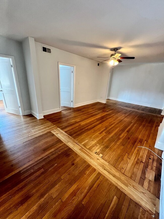 Interior Photo - 1106 West Franklin St