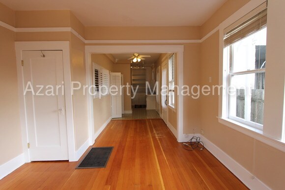 Building Photo - 509 16th Ave