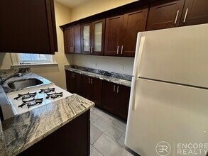 Building Photo - 15 Glenville Ave