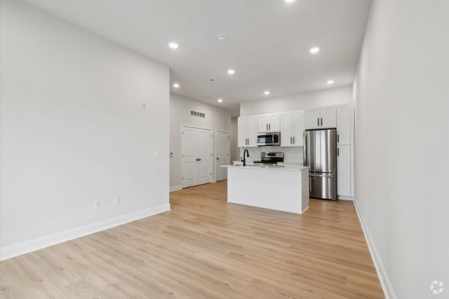 Building Photo - 2701 Tulip St