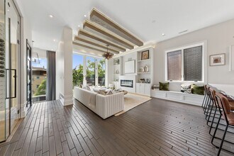 Building Photo - 2756 N Magnolia Ave