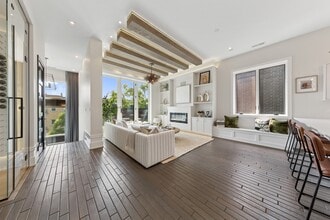 Building Photo - 2756 N Magnolia Ave