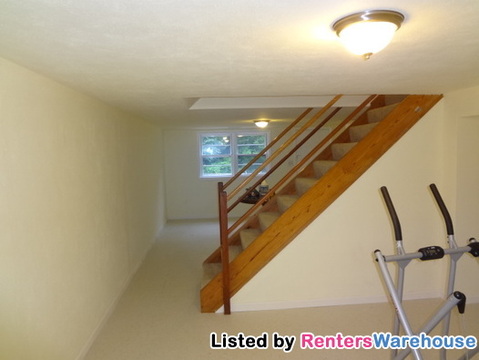 Building Photo - 905 Circle Dr