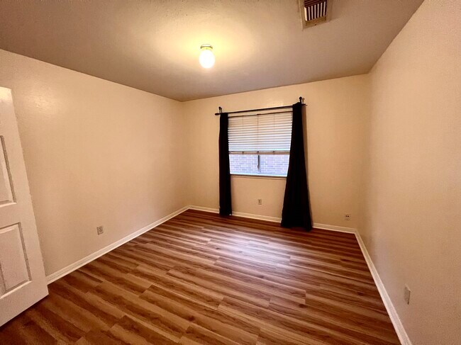 Foto del edificio - 13310 Misty Mill Dr