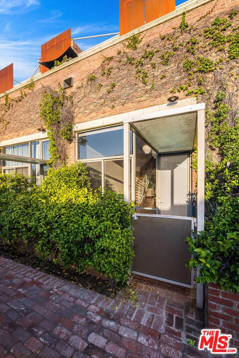 Building Photo - 1850 Industrial St