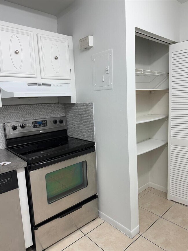 Building Photo - 3115 Oakland Shores Dr