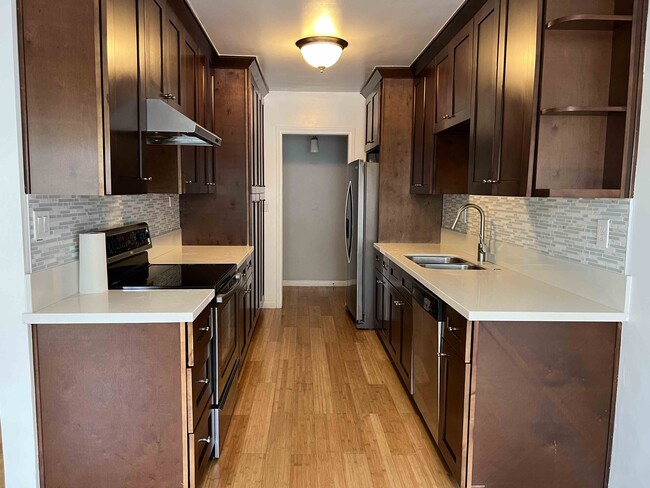 Foto del edificio - 705 Westmount Dr