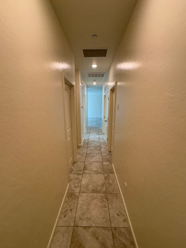 Foto del edificio - Like new home available in Ashton Park Ava...