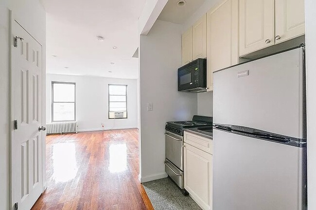 Building Photo - 235 E 14th St